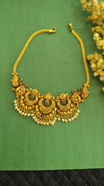 Nakas chandbali short necklack with pearls