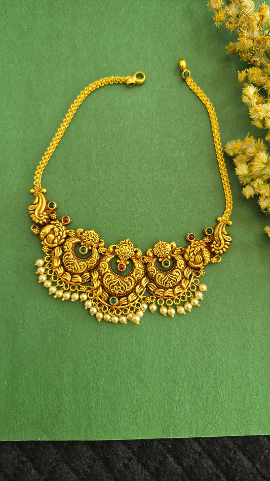Nakas chandbali short necklack with pearls