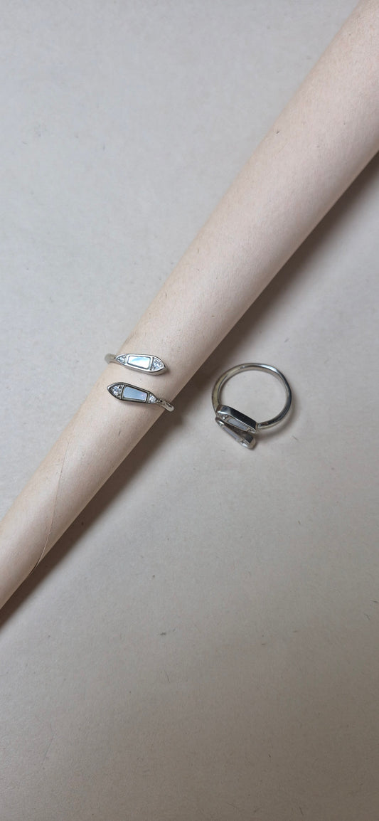 Criss cross MOP toe ring