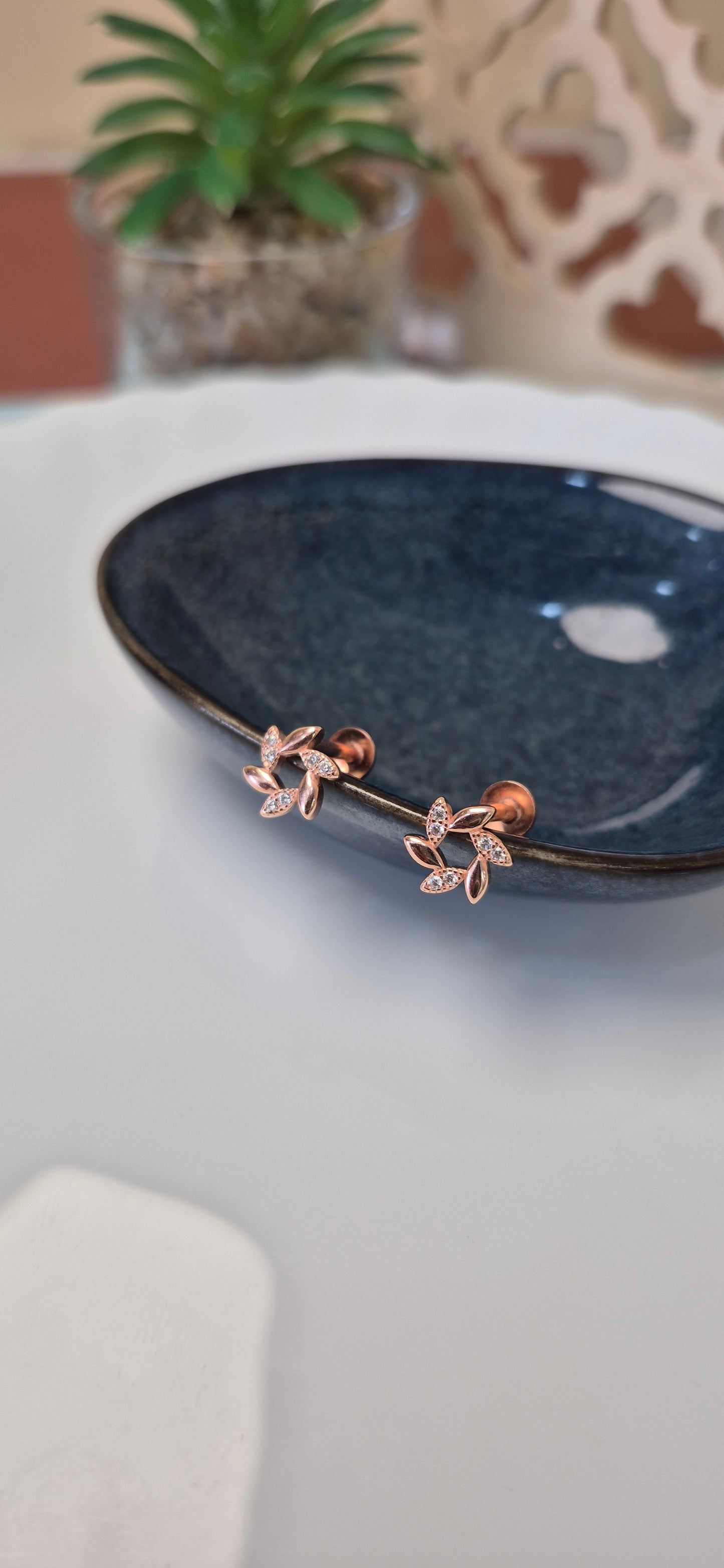 Ringflower stud