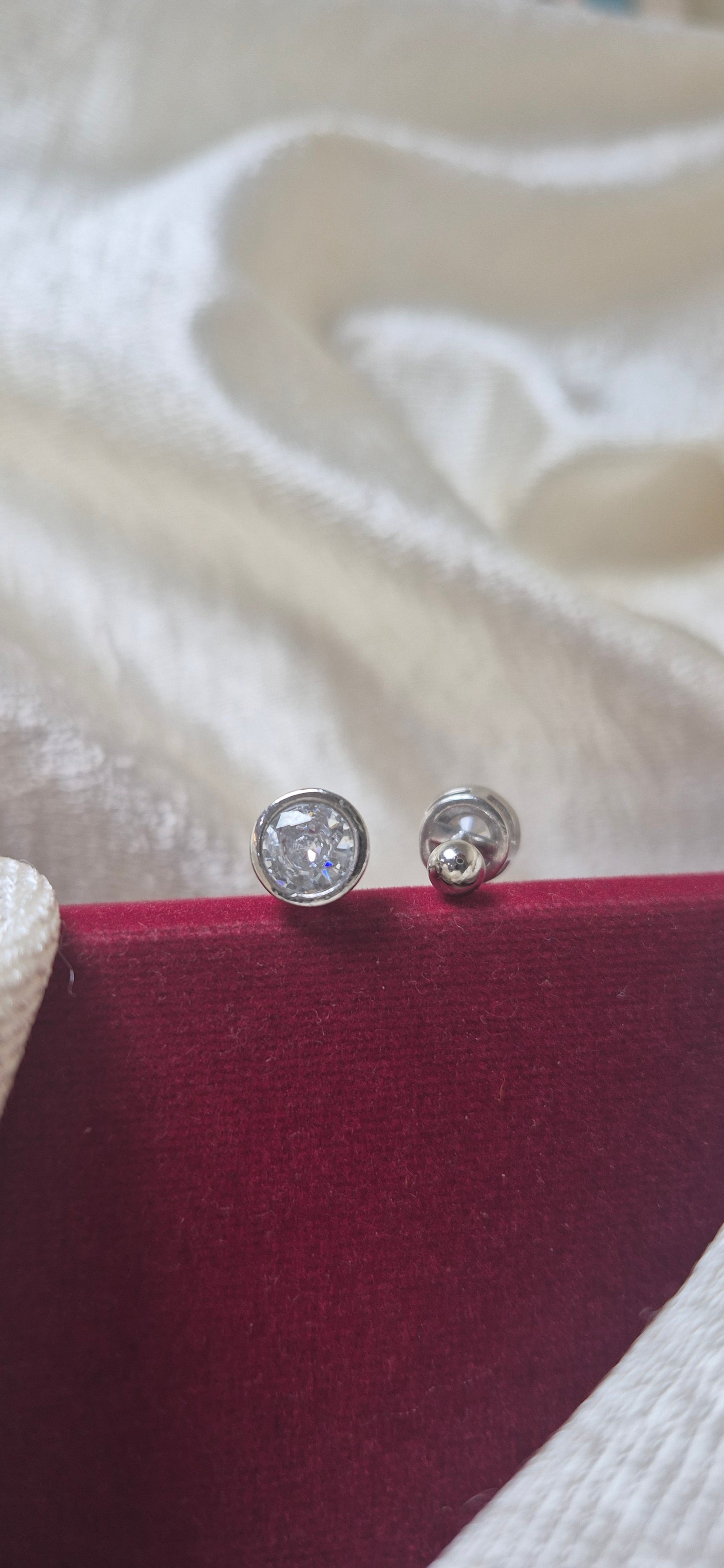 Round zircon helix stud