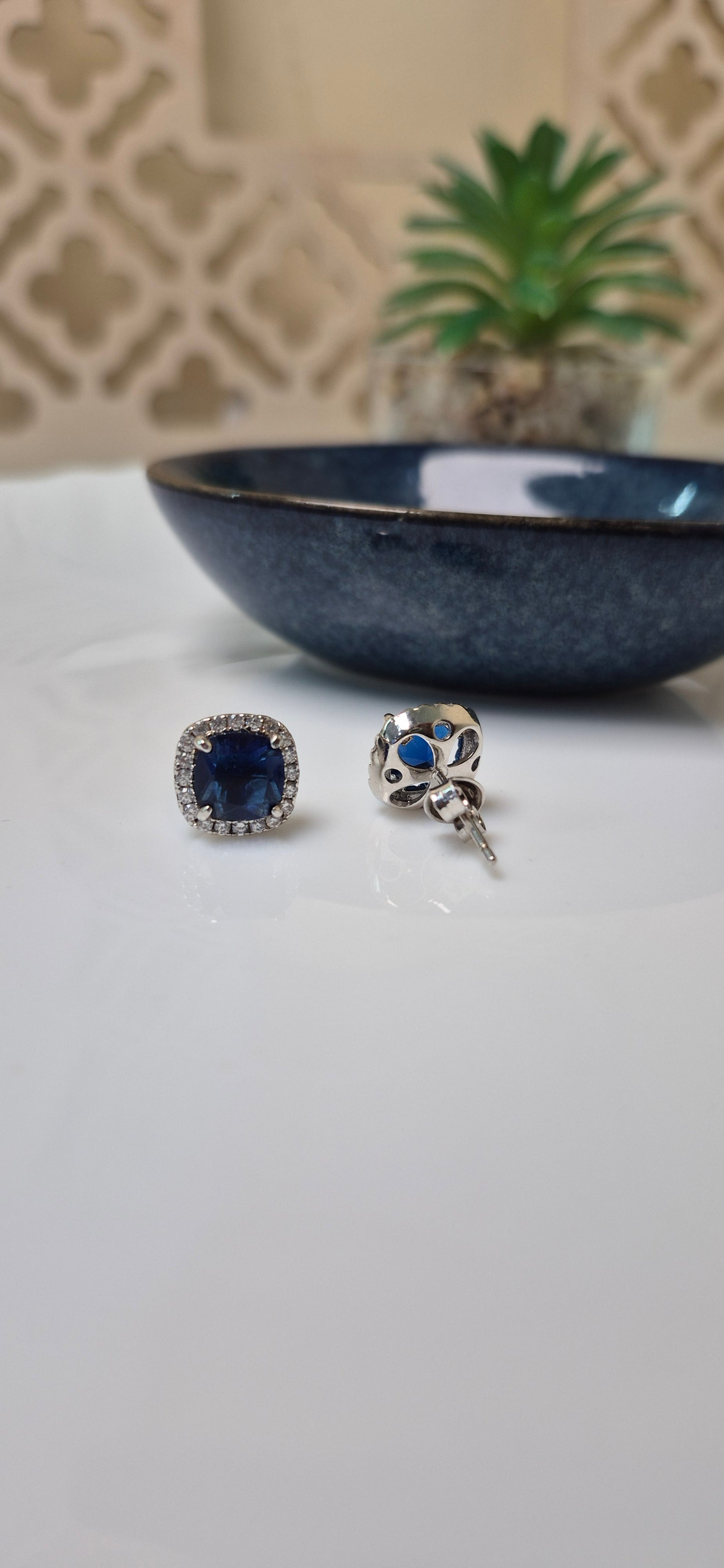 Blue stone stud