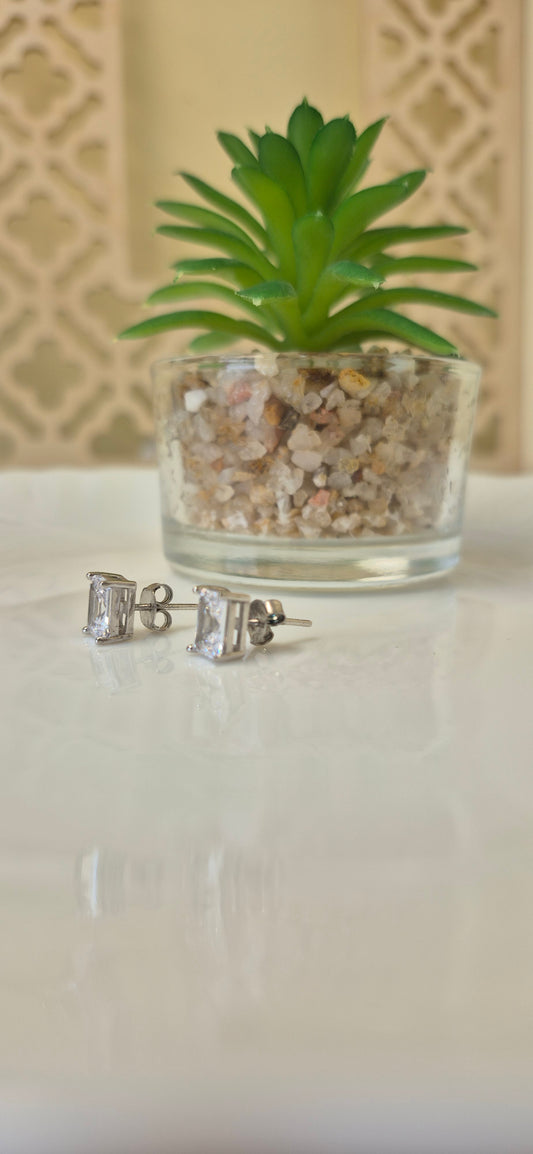 Single stone stud