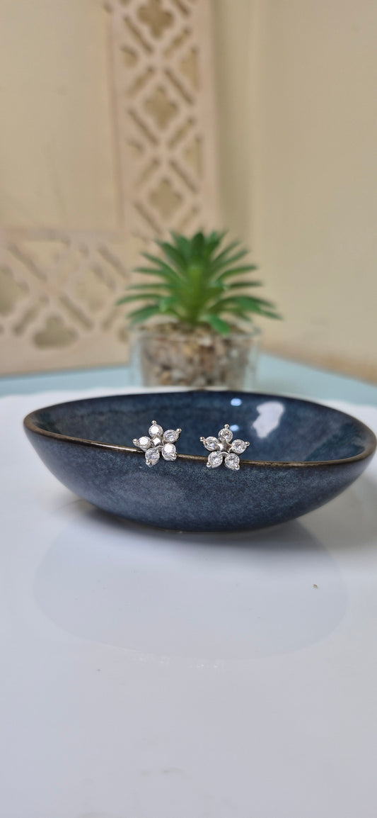 Five petals stone stud