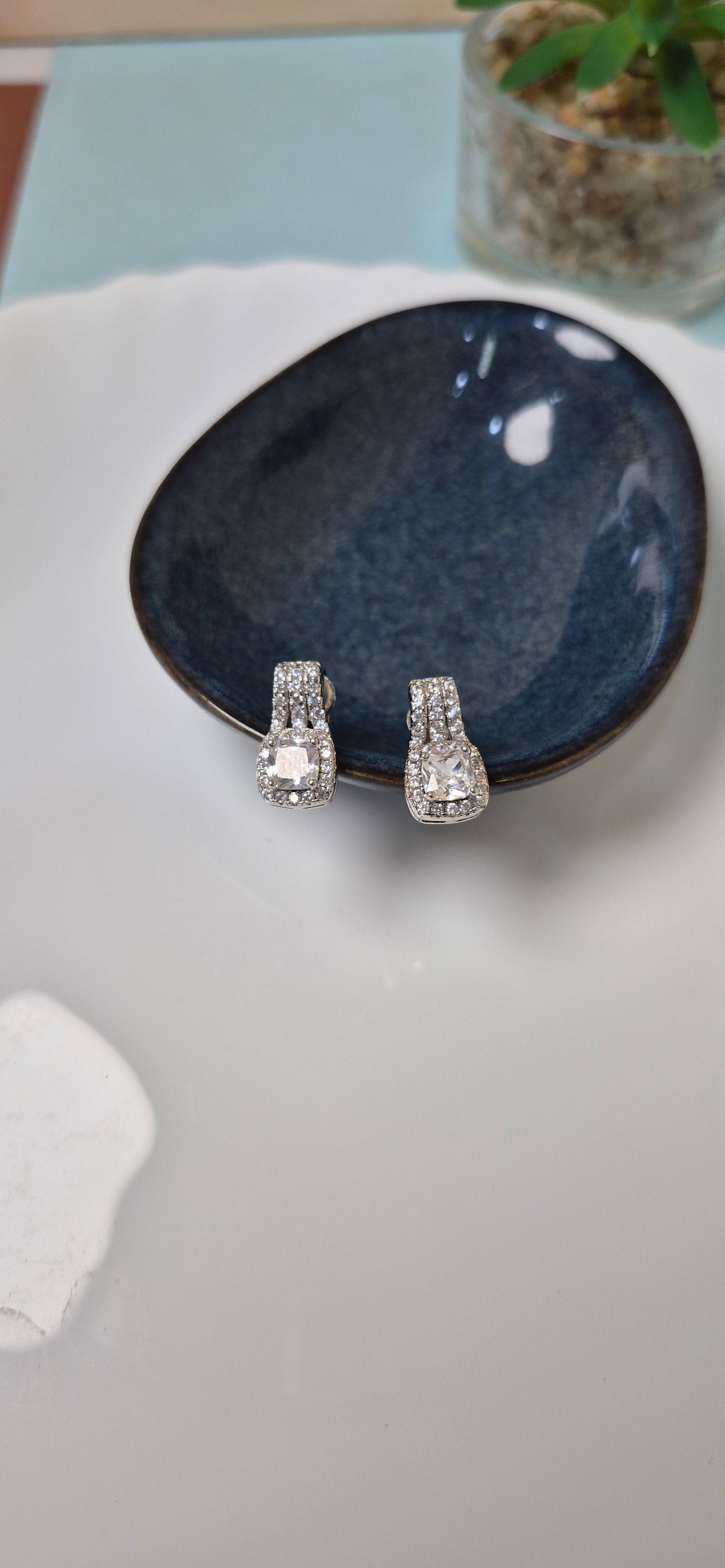 Zircon stud