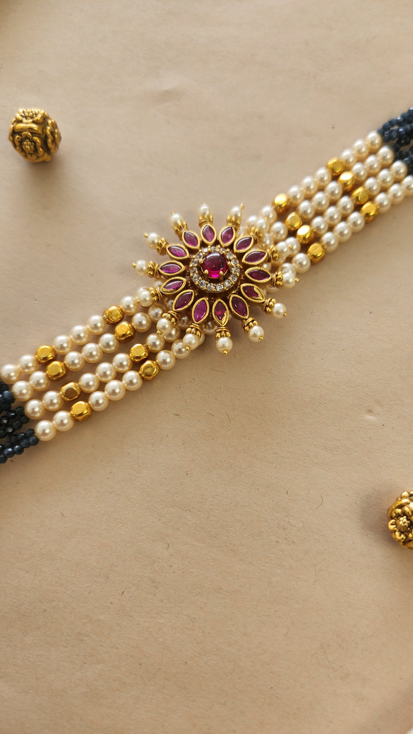 Blue Beads choker with Kundan pendant