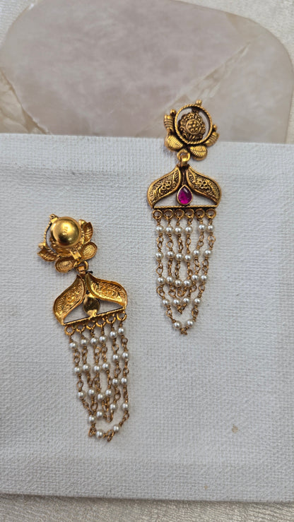 Pearl hanging Earrings