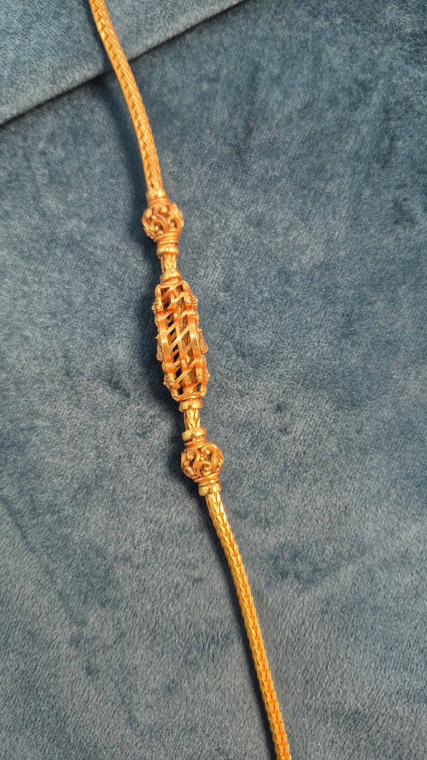 Double sided floral mangalyam chain