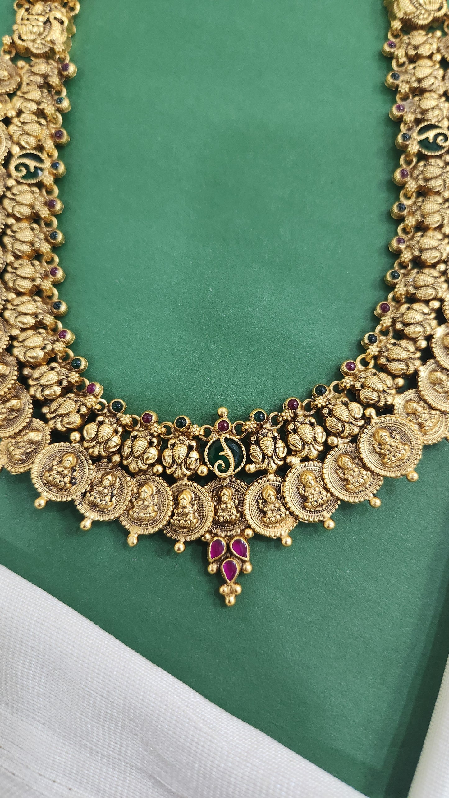 Ganda berunda and laxmi motif kasu hara