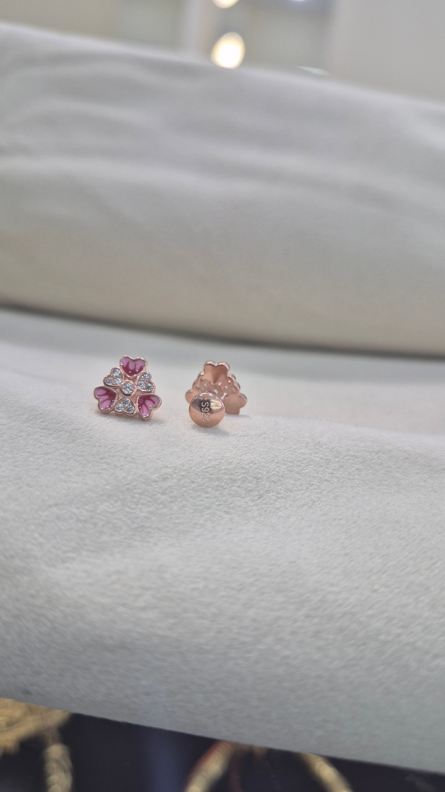 6 petal red stud