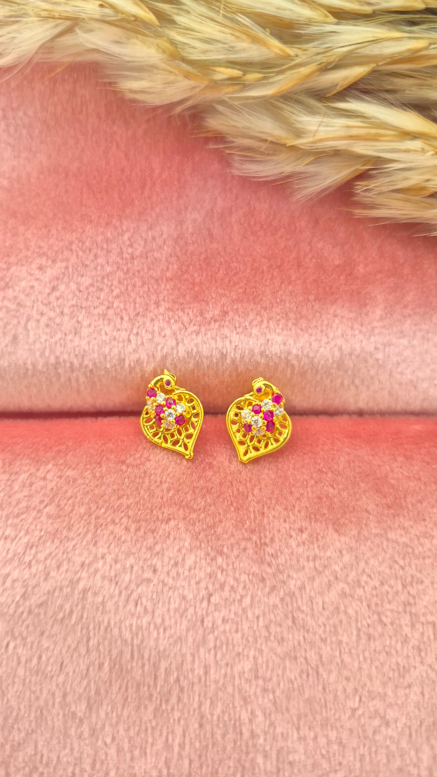 Peacock mesh stud