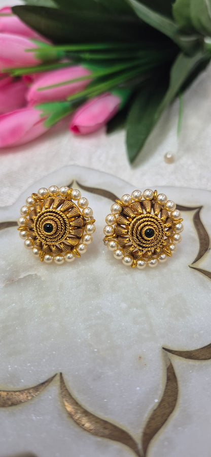 Nagas pearl stud