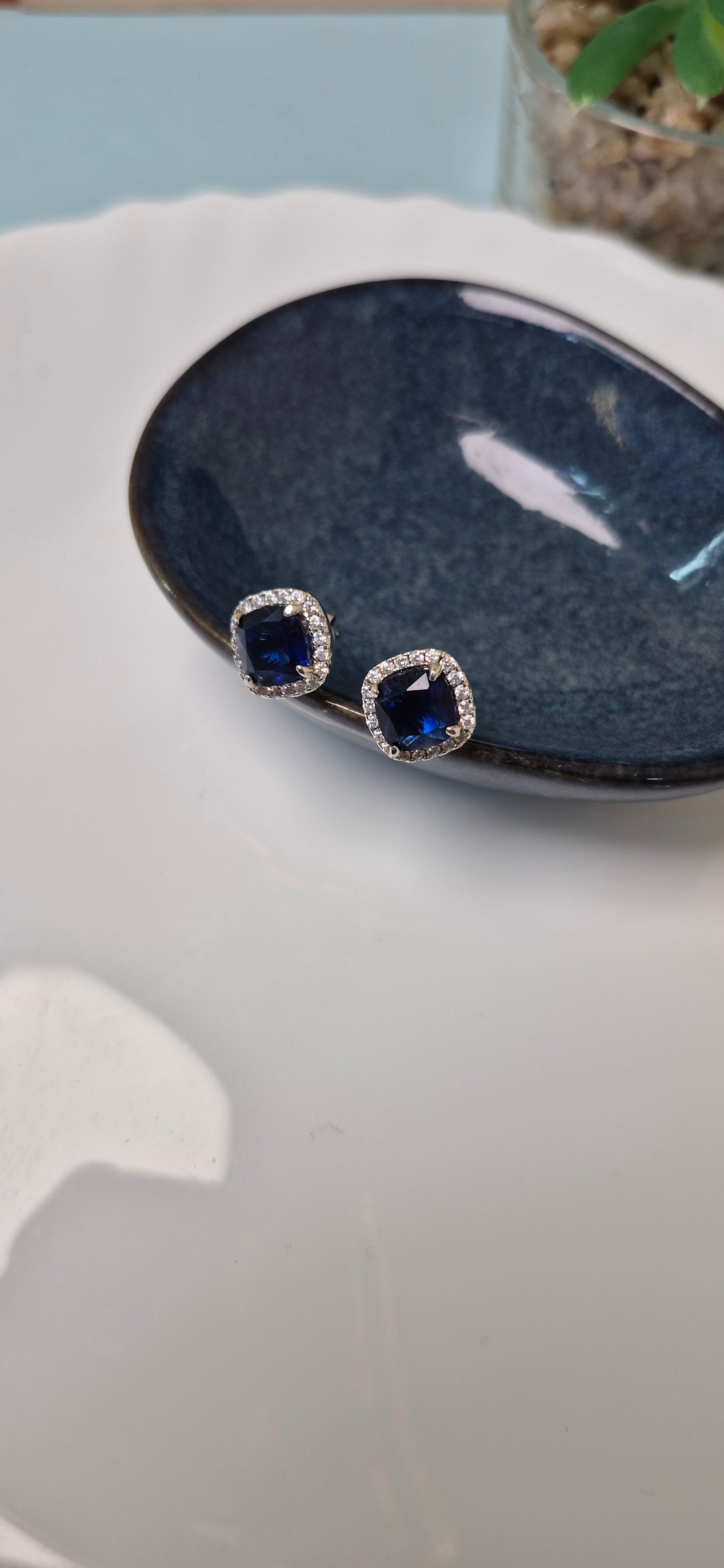 Blue stone stud