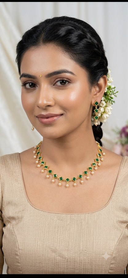 Green stone pearl short necklace
