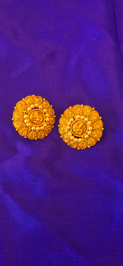 Kasula stud with pearls