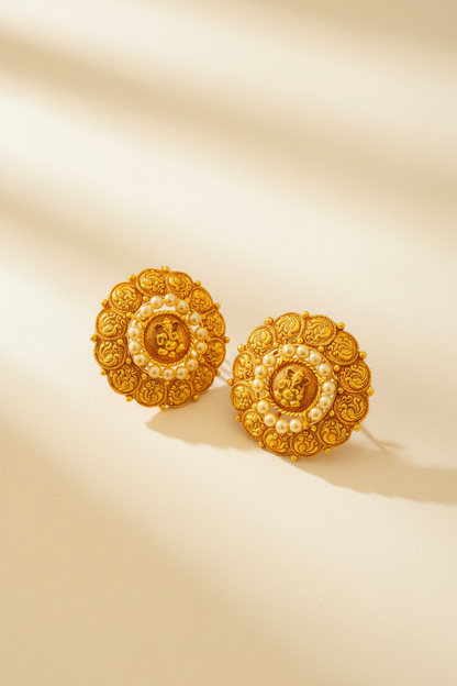Kasula stud with pearls
