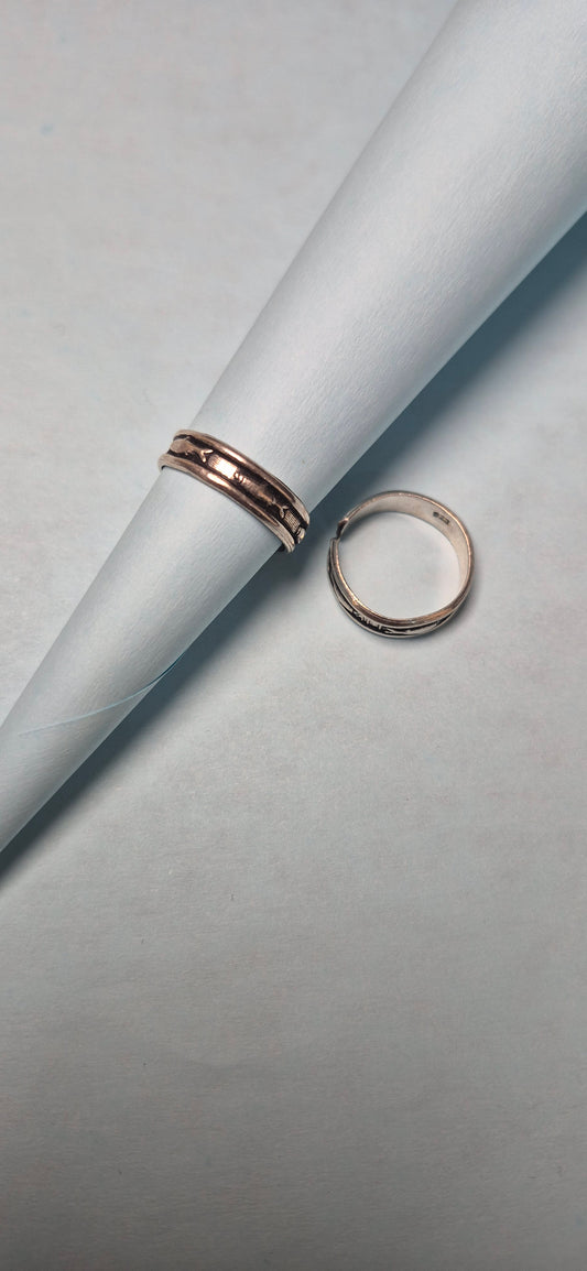 Oxidised fish toe ring