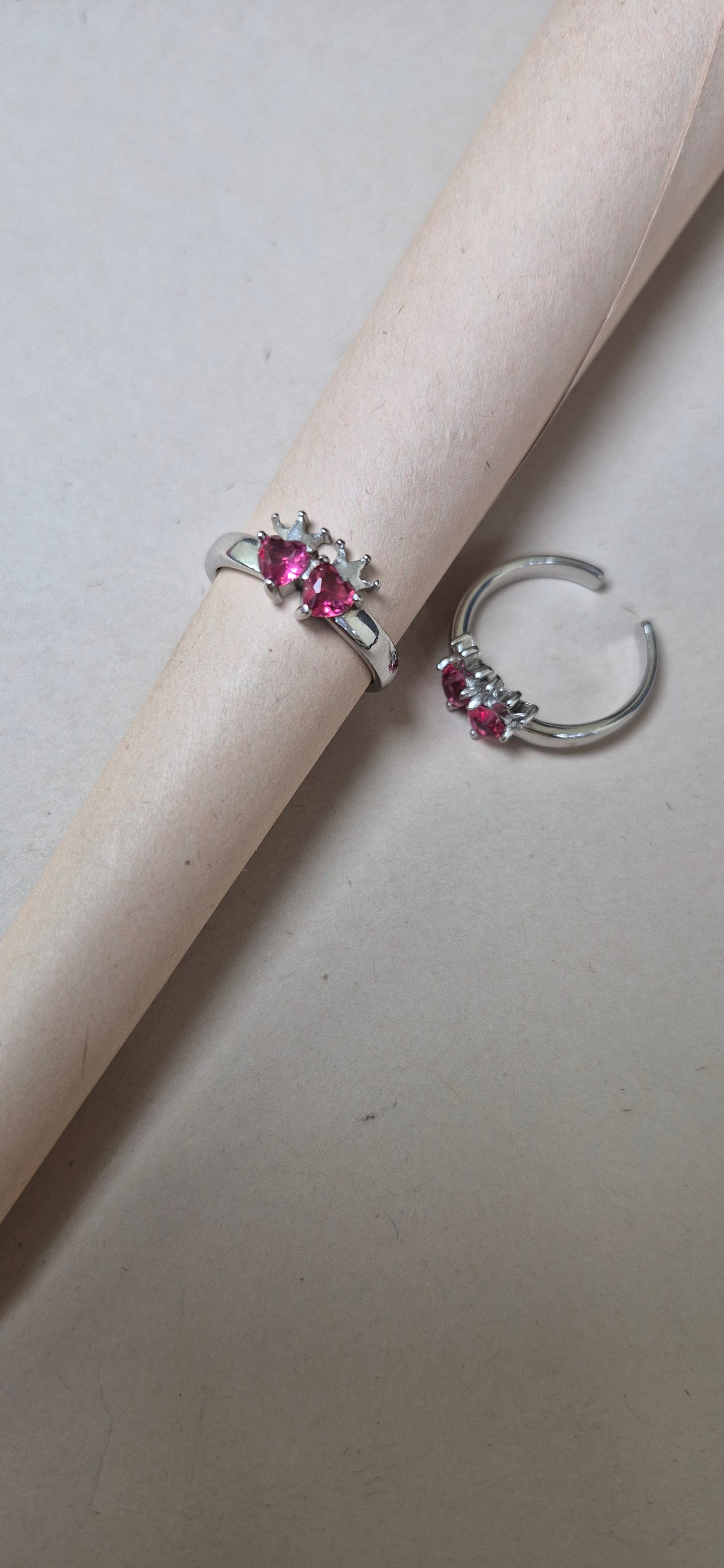 Twin crown toe ring
