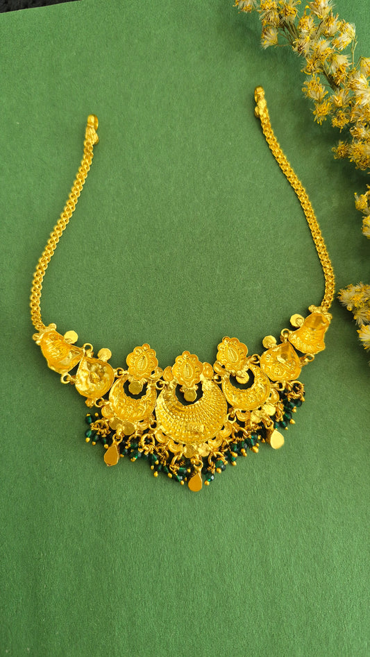 Nakas chandbali short necklack with green beads