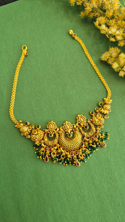 Nakas chandbali short necklack with green beads