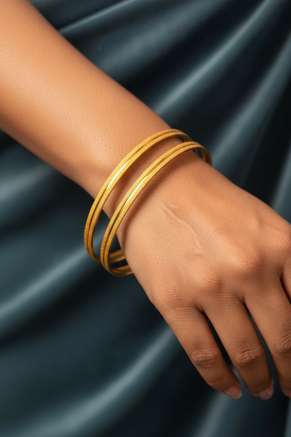 Plain single gold line bangles 2.6