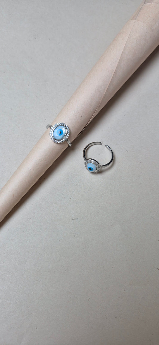Evil eye oval toe ring
