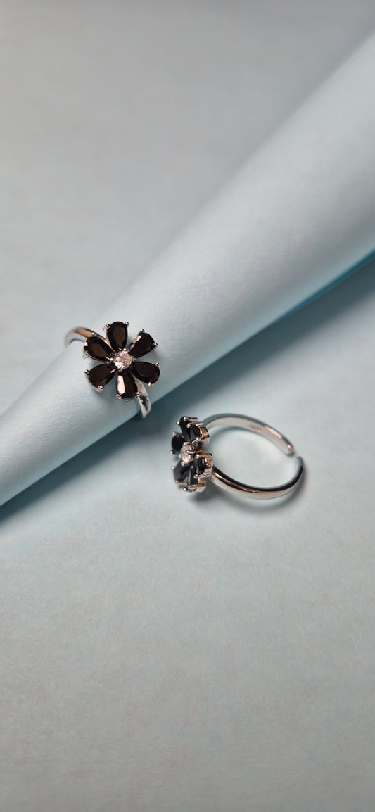 Black stone flower toe rings