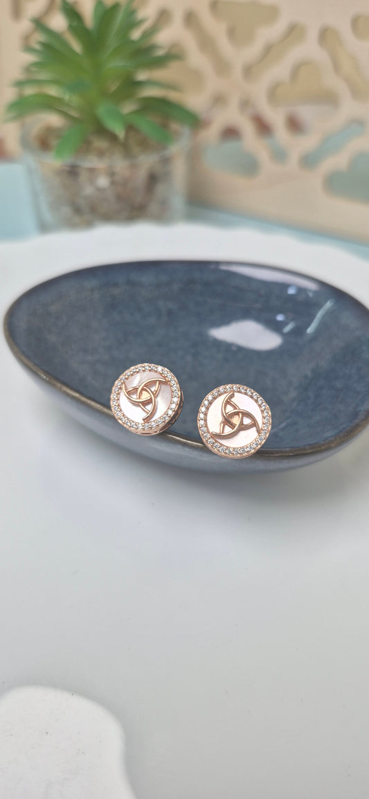 Logo mop stud