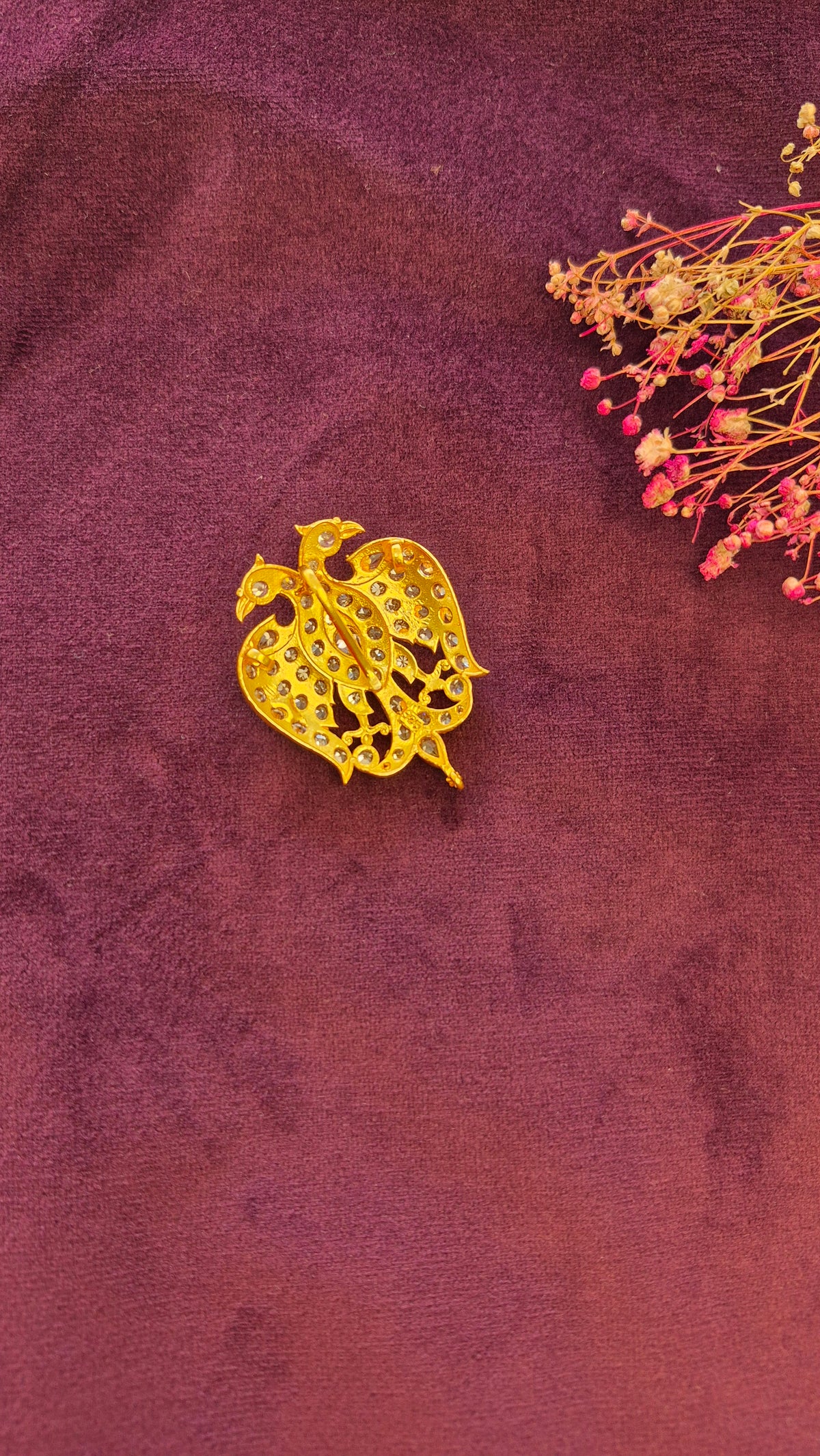 Ganda berunda pendant on white stones