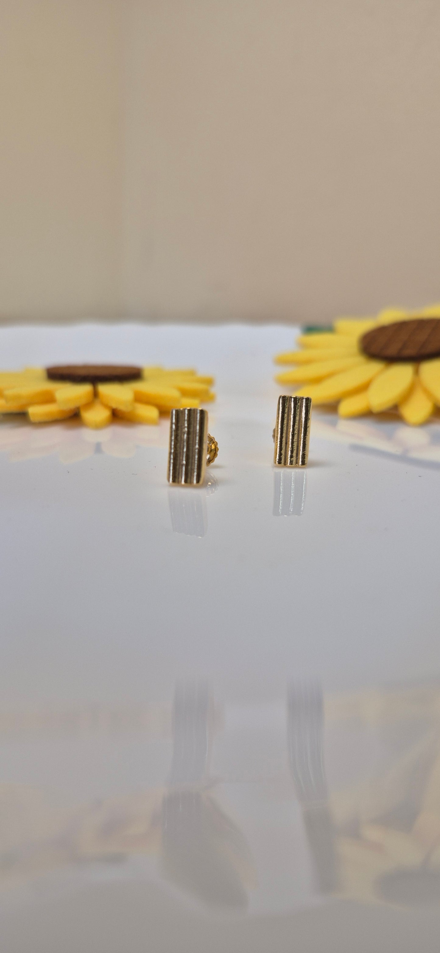 Parallel line Solid studs