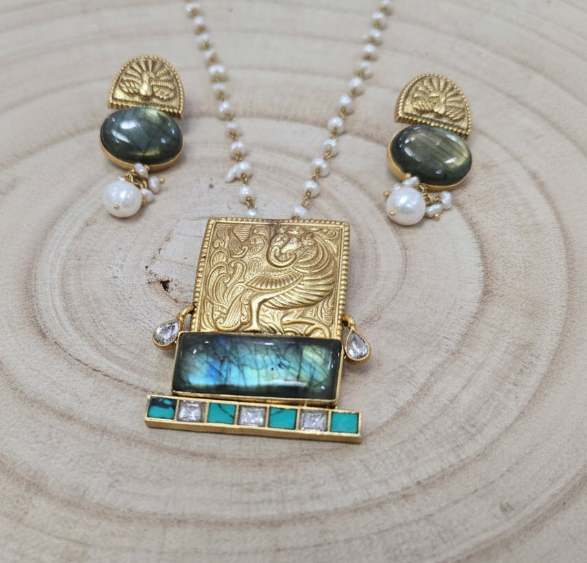 Labradorite contemporary set with fresh pearl chain