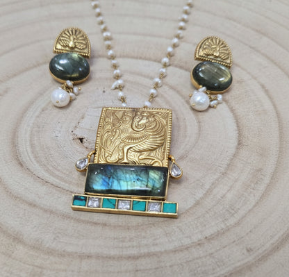 Labradorite contemporary set with fresh pearl chain