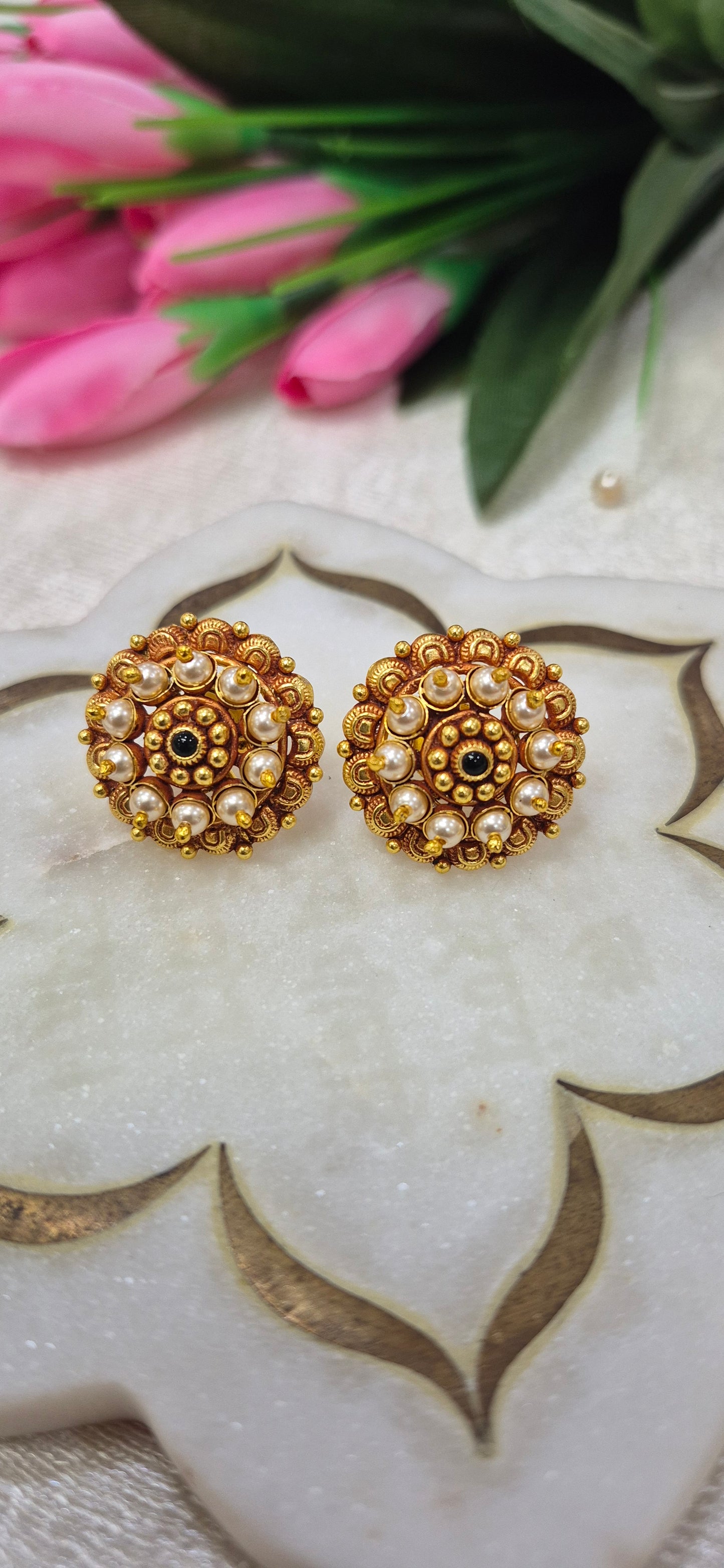 Pearl nakas stud