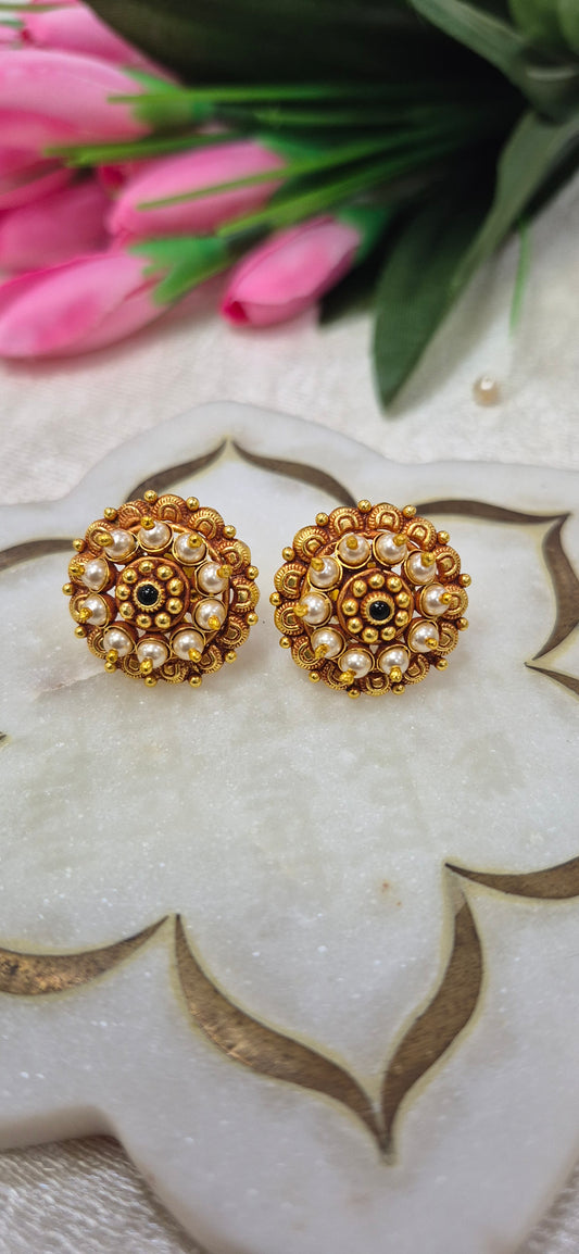 Pearl nakas stud