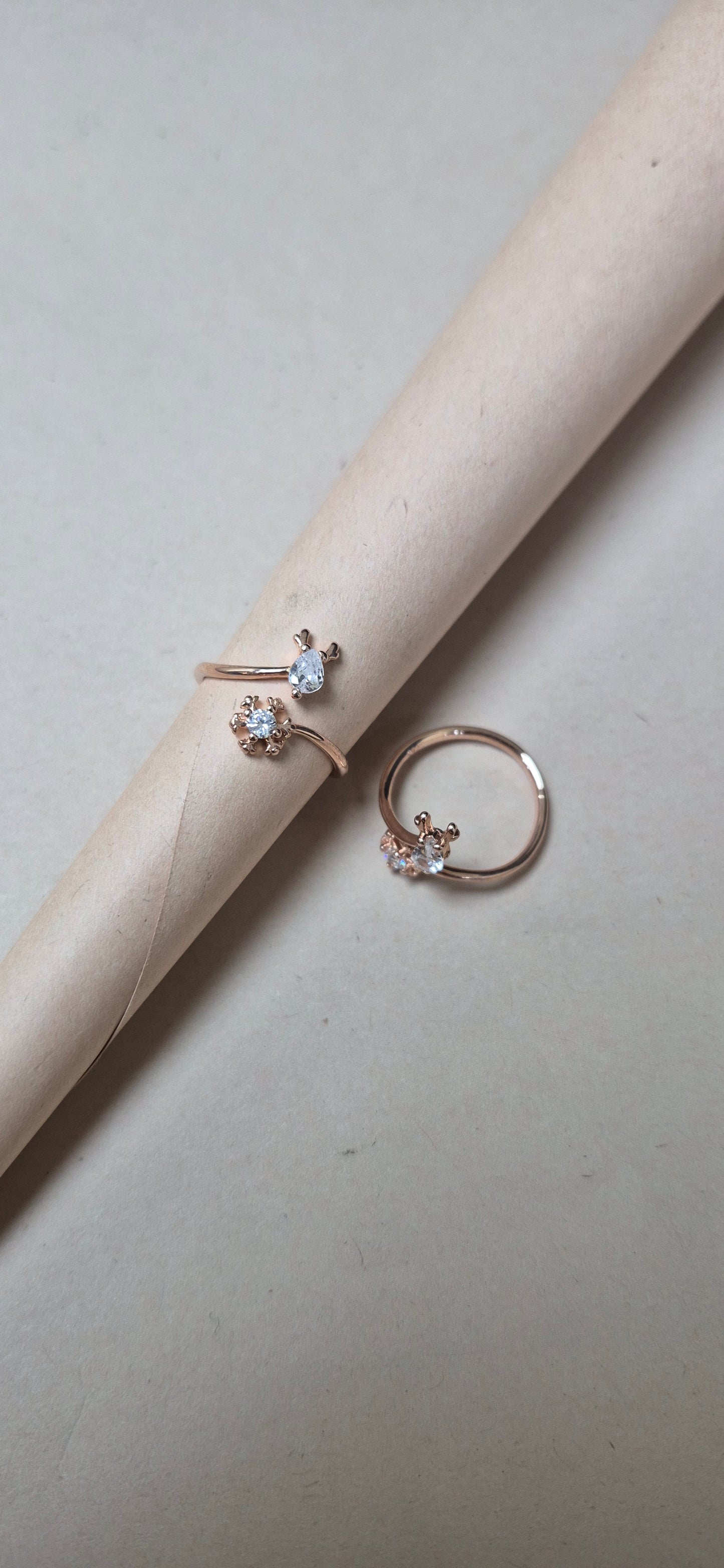 Reindeer and snowflake rosegold toe ring