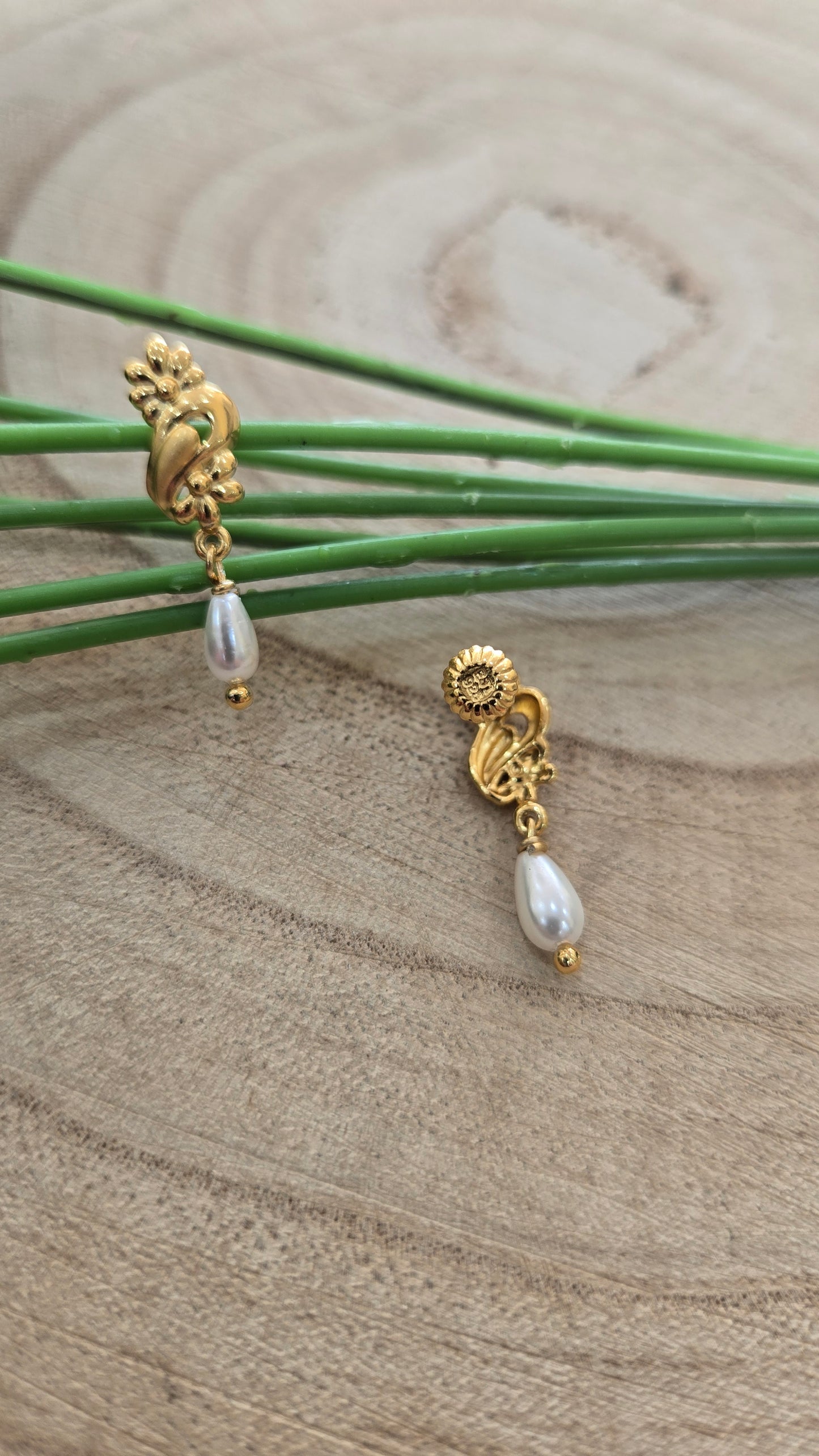 Pearl drop earring