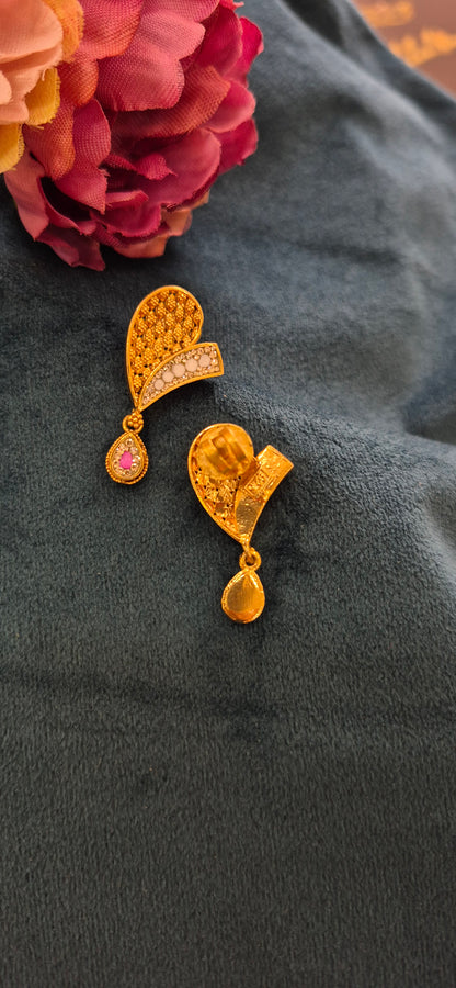 Exclusive sanch mangalsutra chain with studs