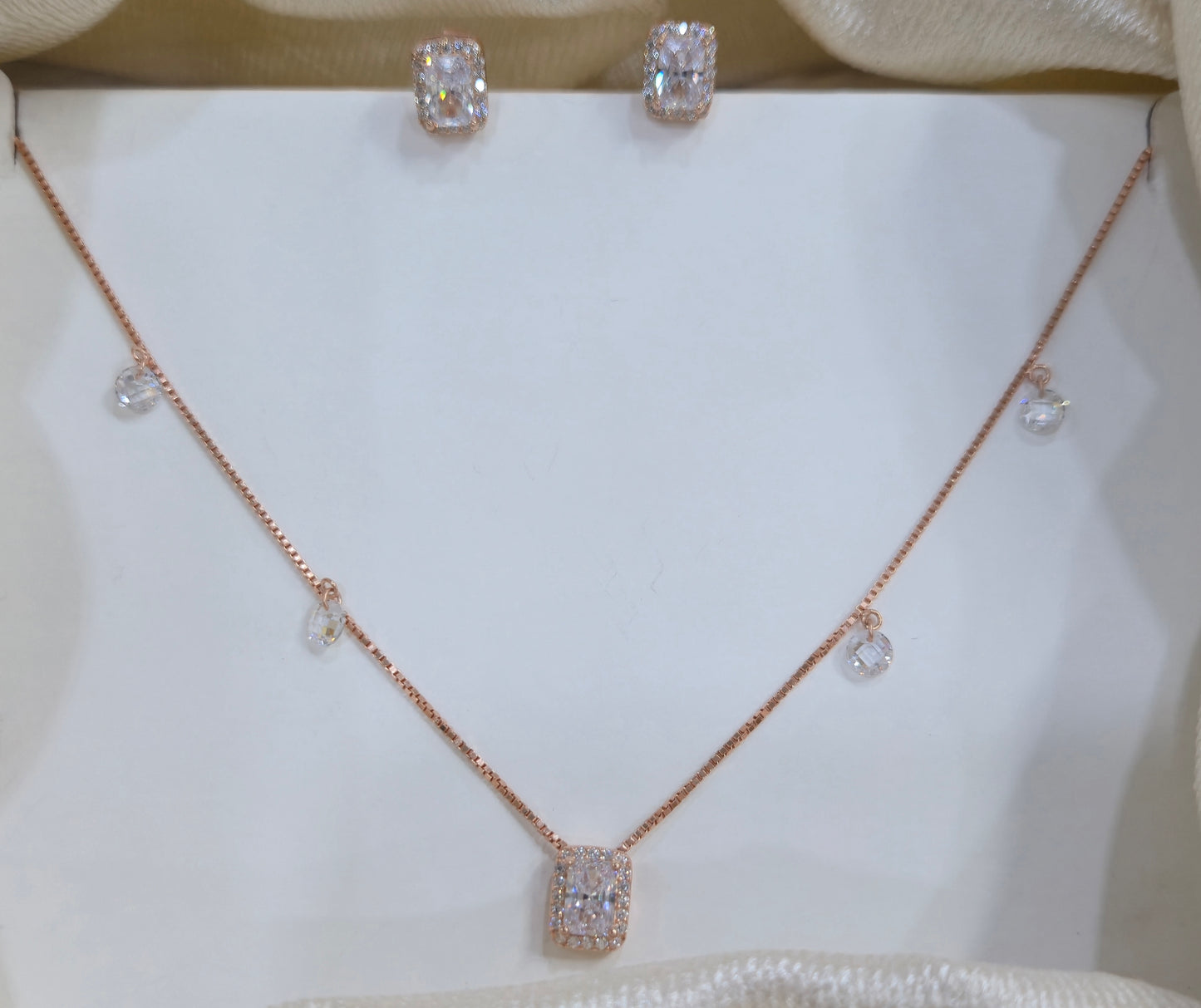 Crystal and stone invisible chain