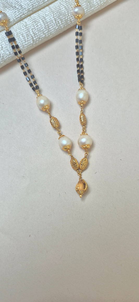 Black beads chain with pearls