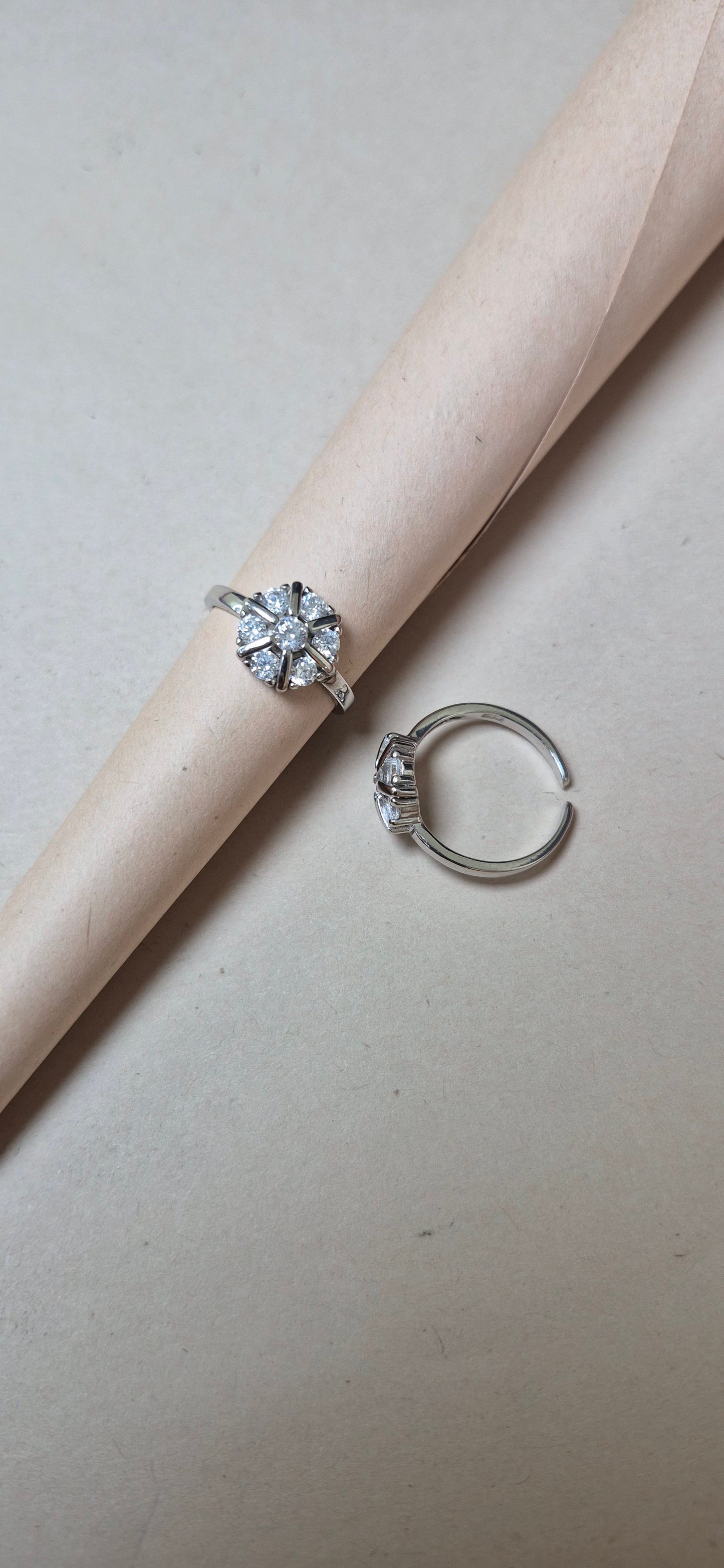 7 stone  flower toe ring