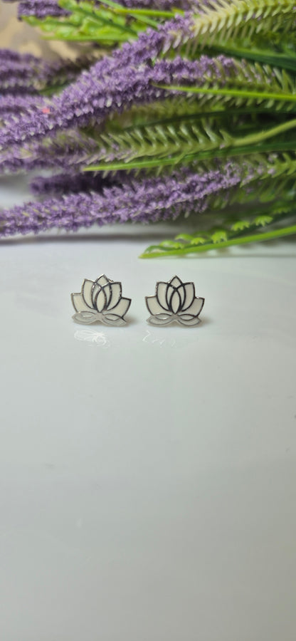 White Lotus stud