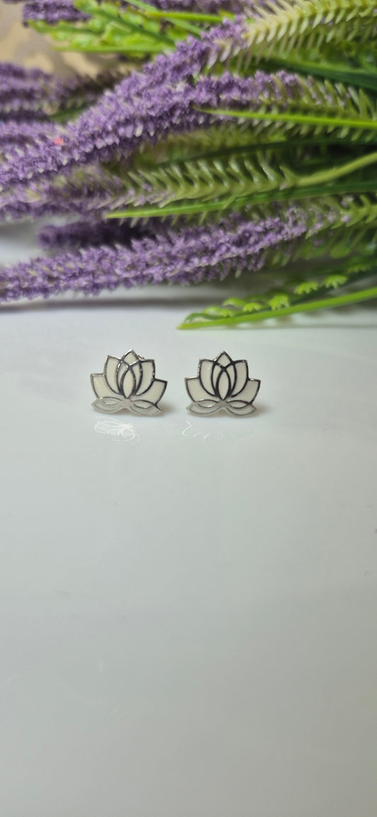 White Lotus stud