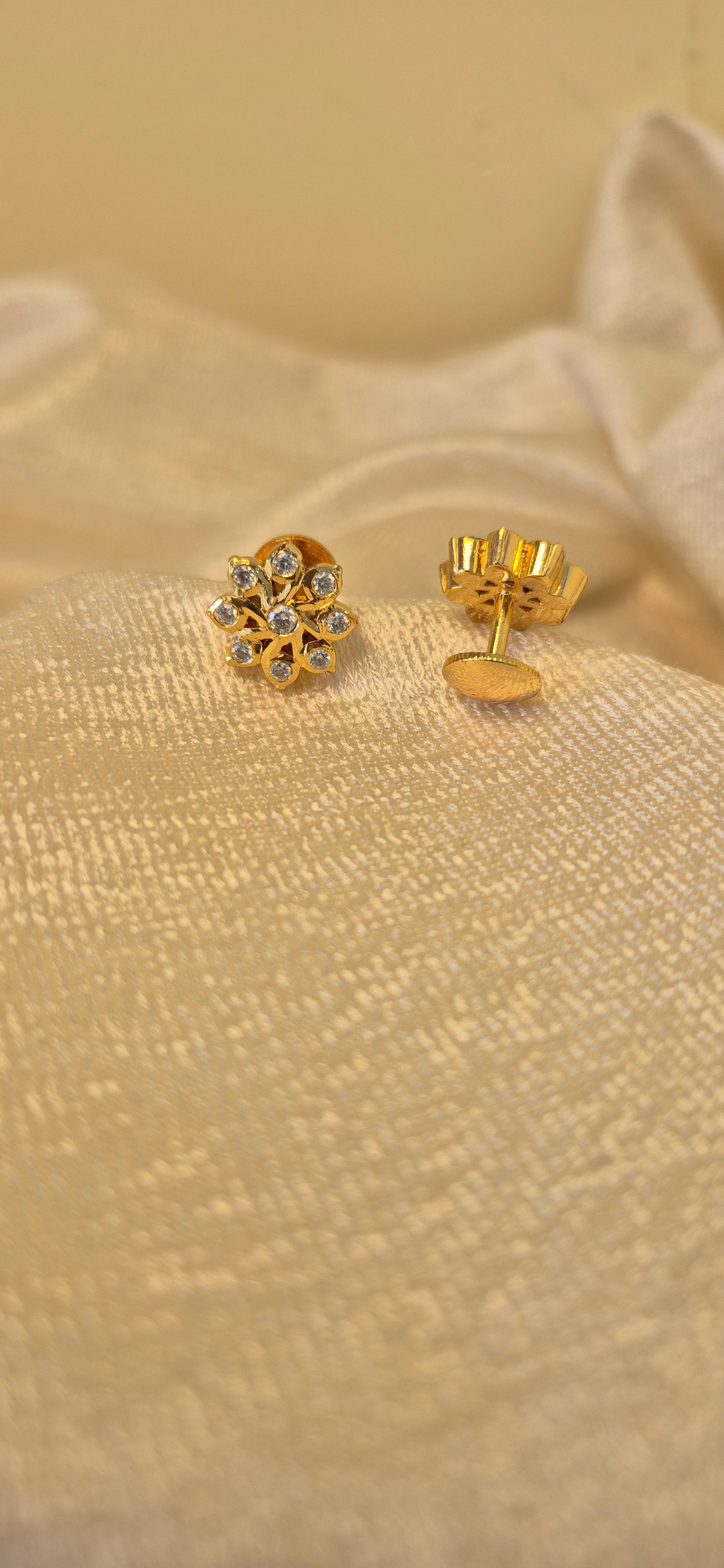 Close setting Studs