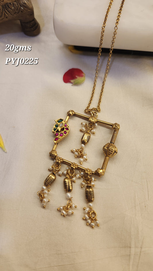 Contemporary chain with kundan pendant