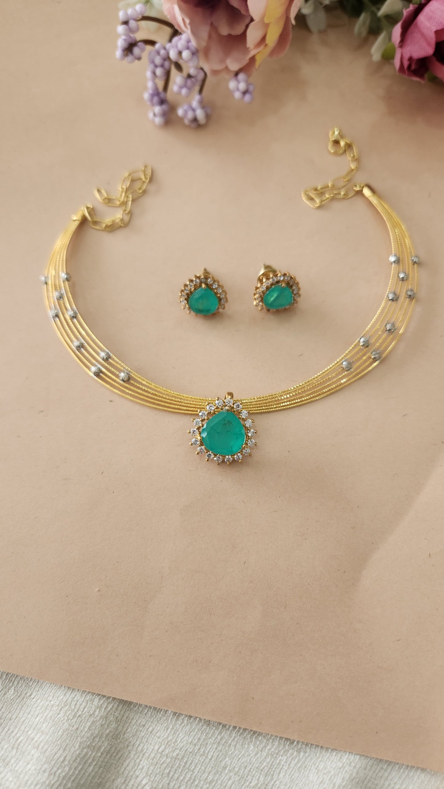 Hasli with Green stone Victorian pendant