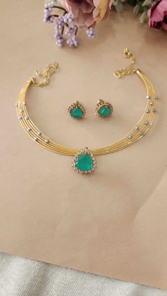 Hasli with Green stone Victorian pendant