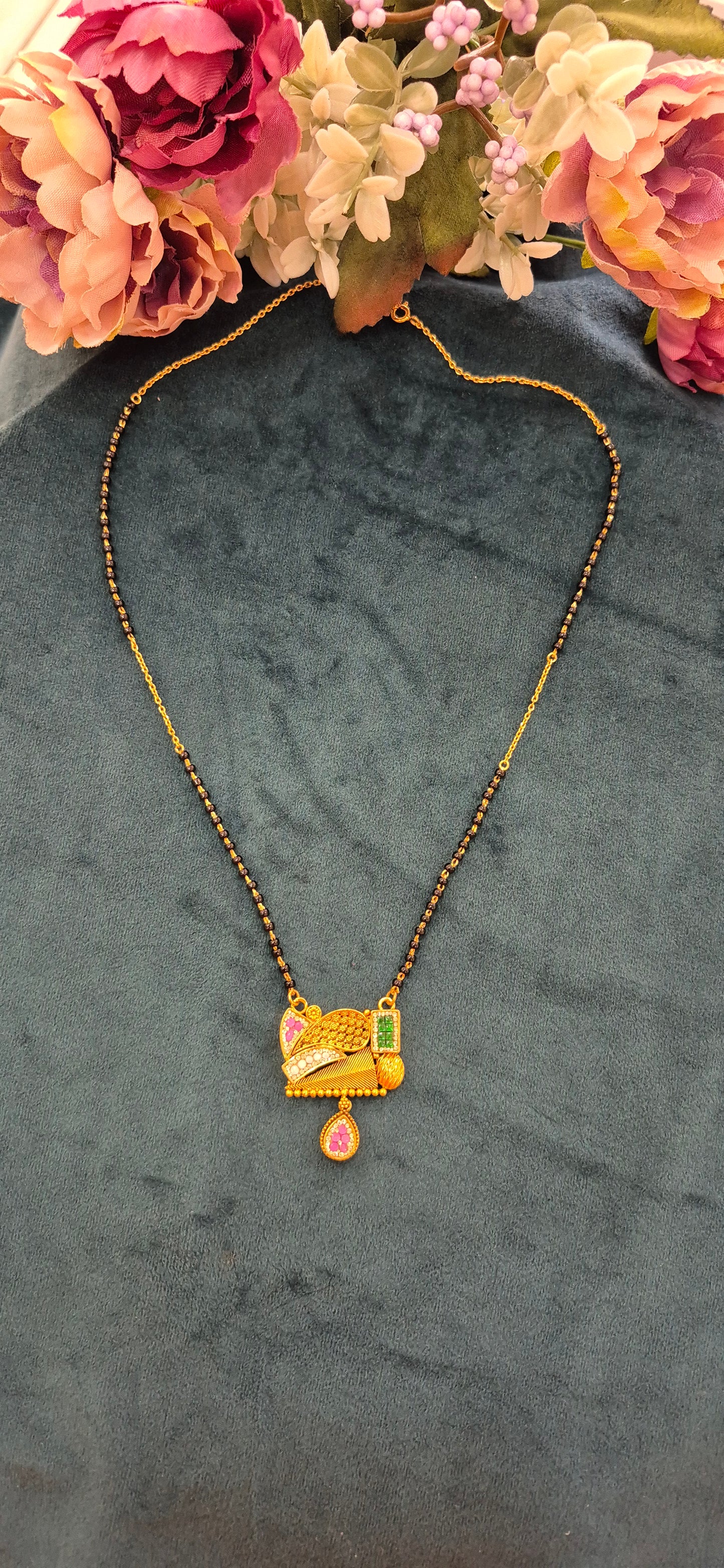 Exclusive sanch mangalsutra chain with studs