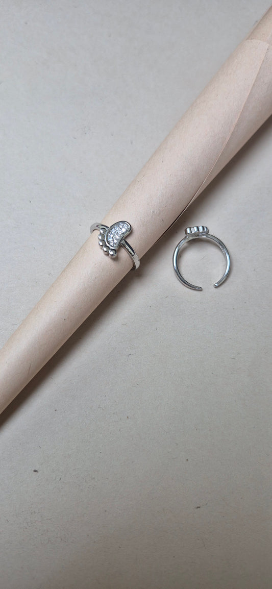 Baby feet toe ring