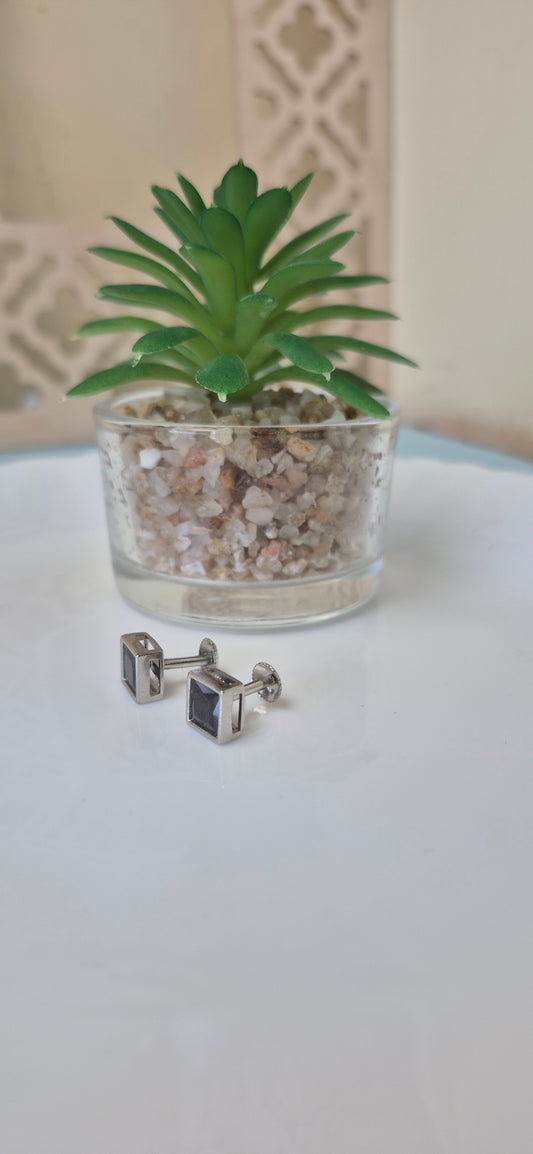 Black square stone stud