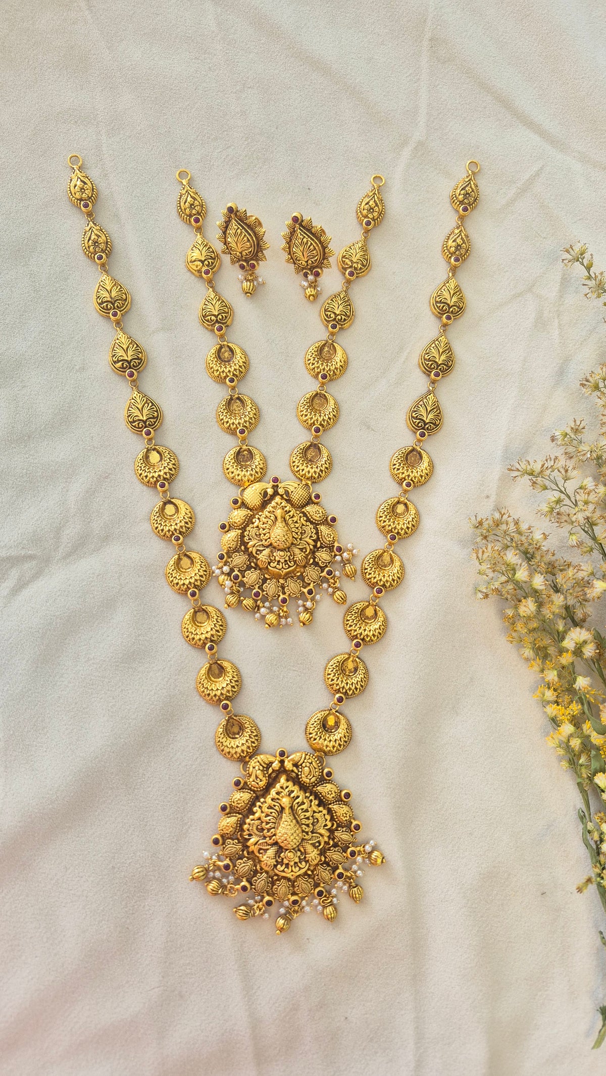 Nakas Peacock Necklace set with gold balls